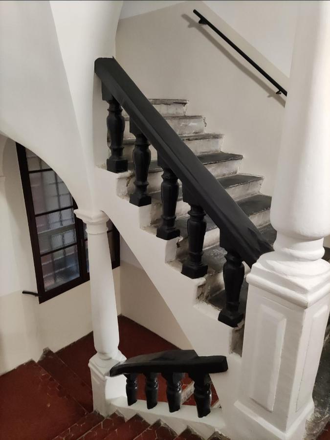 Vieille Apartment *