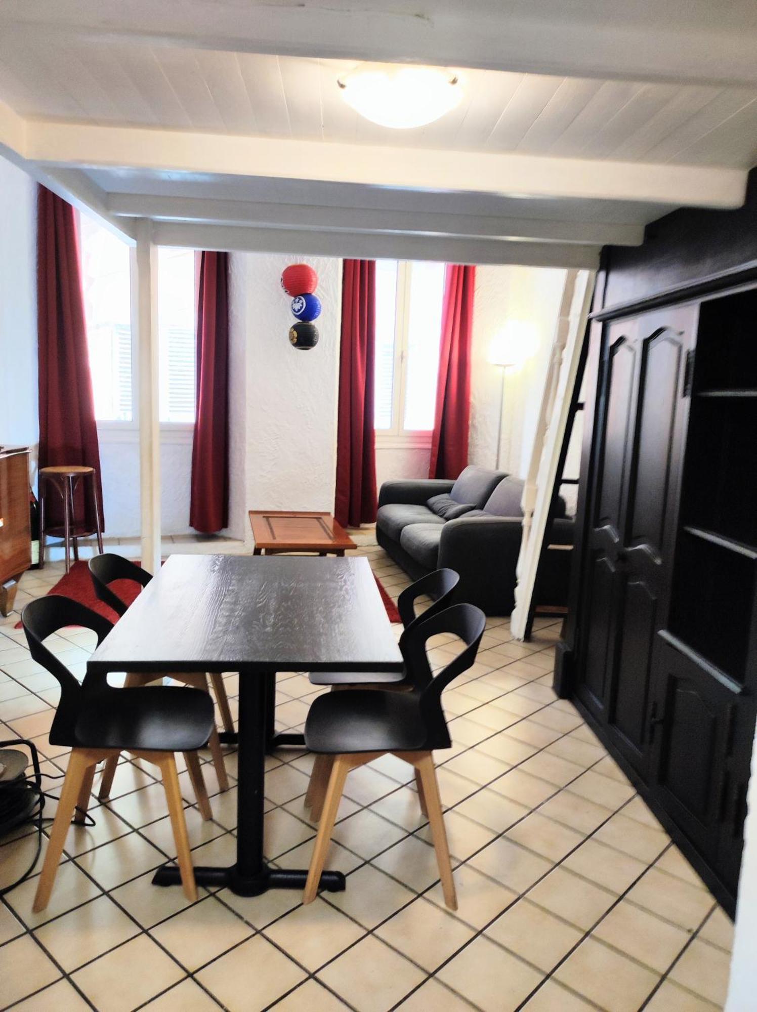 Vieille Apartment *